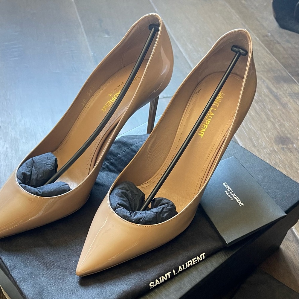YSL ANJA PUMPS IN PATENT LEATHER